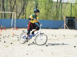 Велосипедисты на дорогах доставляют проблемы