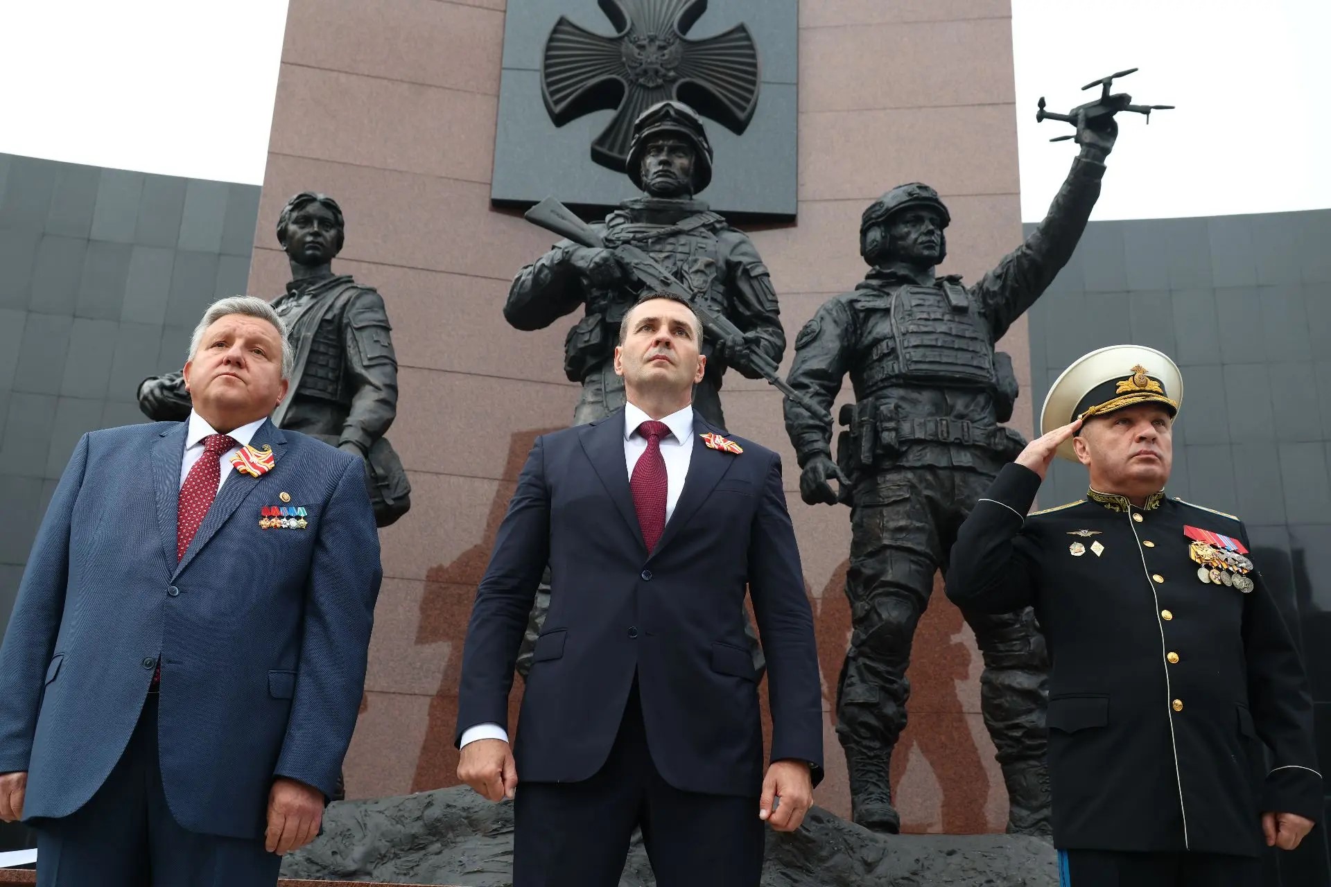 Память участников СВО увековечили на площади Славы в Хабаровске
