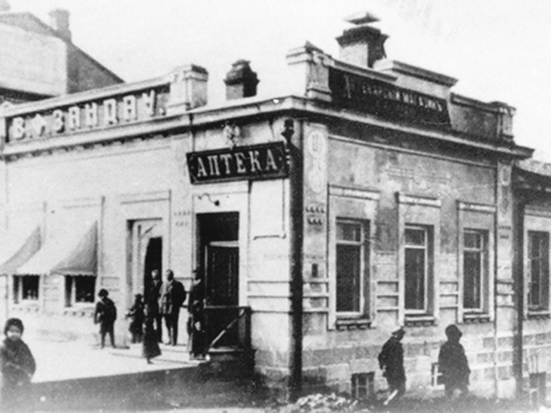 Твою жизнь охраняют от бед люди в белых халатах