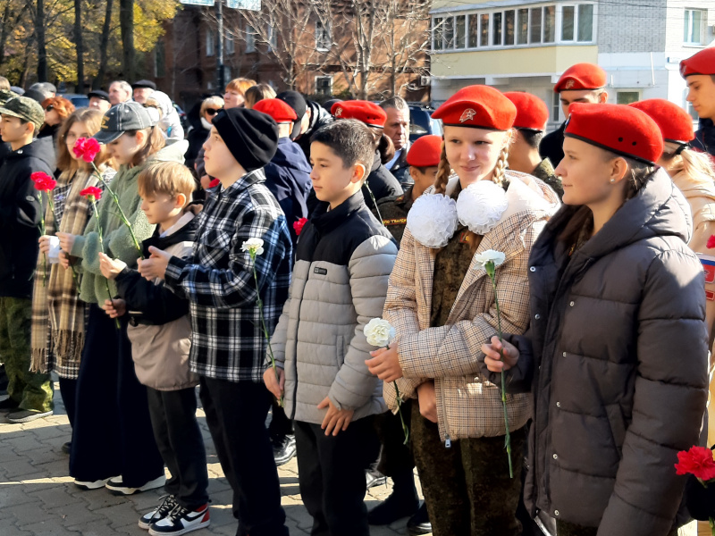 Не расстанусь  с комсомолом, буду вечно молодым!