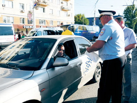 Без «шашек», грязное такси, на красный свет притормози