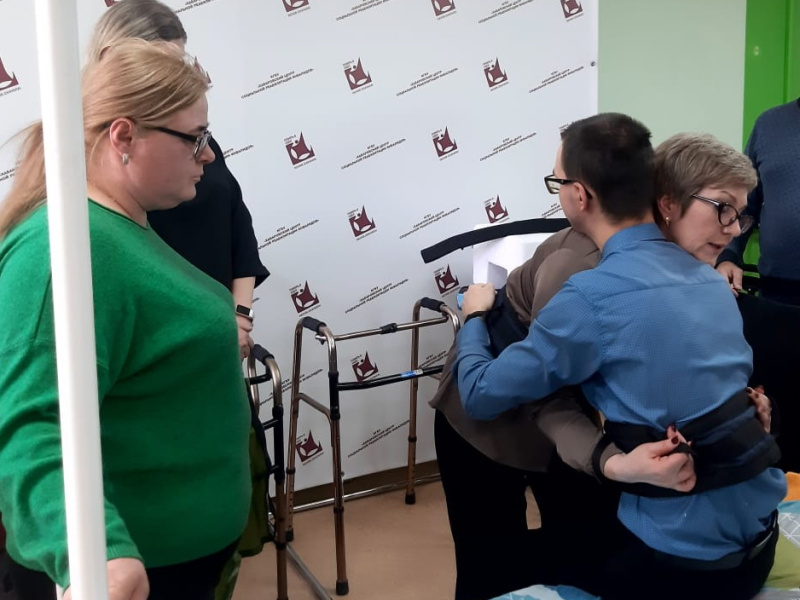 Кого учат в школе «Помощников»