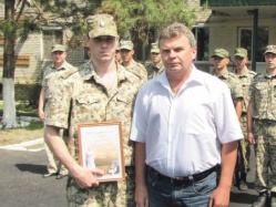 Пограничники подстригут газон и сыграют в футбол