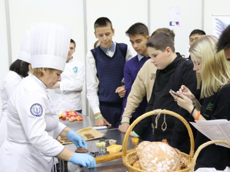 Автобус приехал помочь с профессией