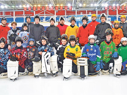 Выходят на арену вратари