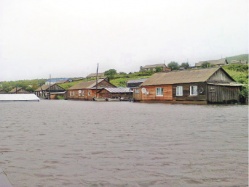 Над дорогой на Омми - метр воды
