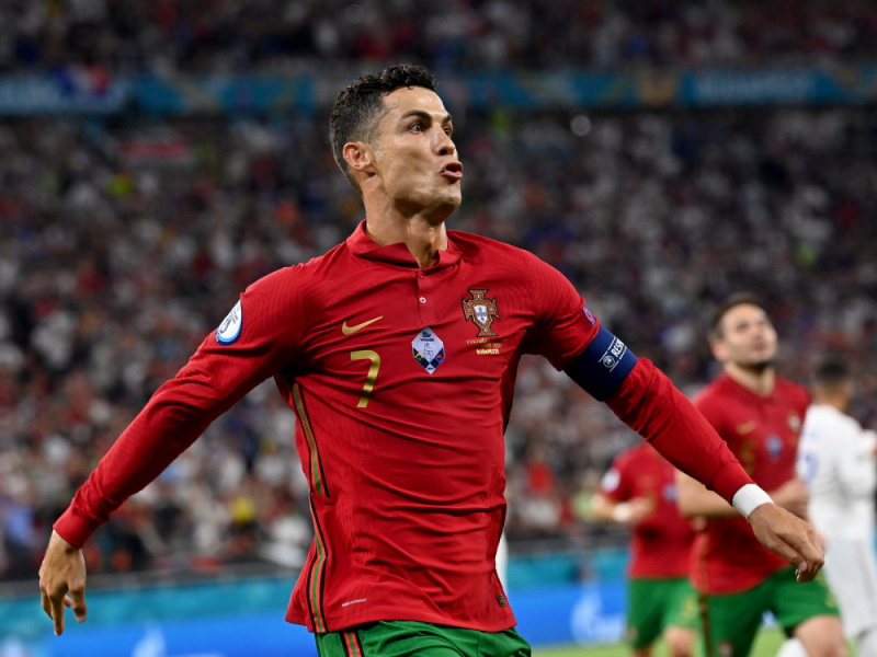 Праздник футбола продолжается