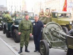 Жаркий май для учебно-курсового комбината