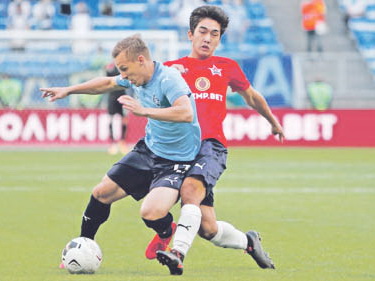 Футбольная премьера в Хабаровске - при зрителях