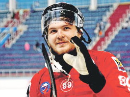 Выдержал испытательный срок и попал в чемпионский состав