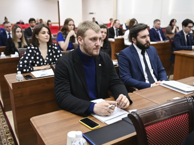 Открыт Форум молодых парламентариев