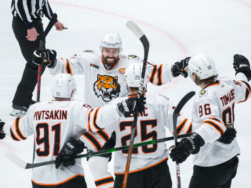 «Амур» наконец-то одолел «Адмирал»