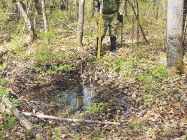 Он древние строения искал с остервенением