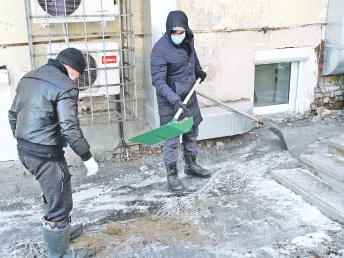 За скользкий тротуар ответит «управляйка»