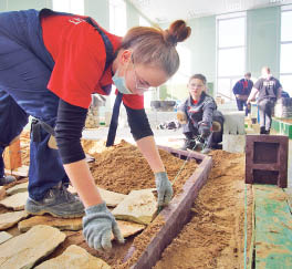 Я в строители пойду, пусть меня научат