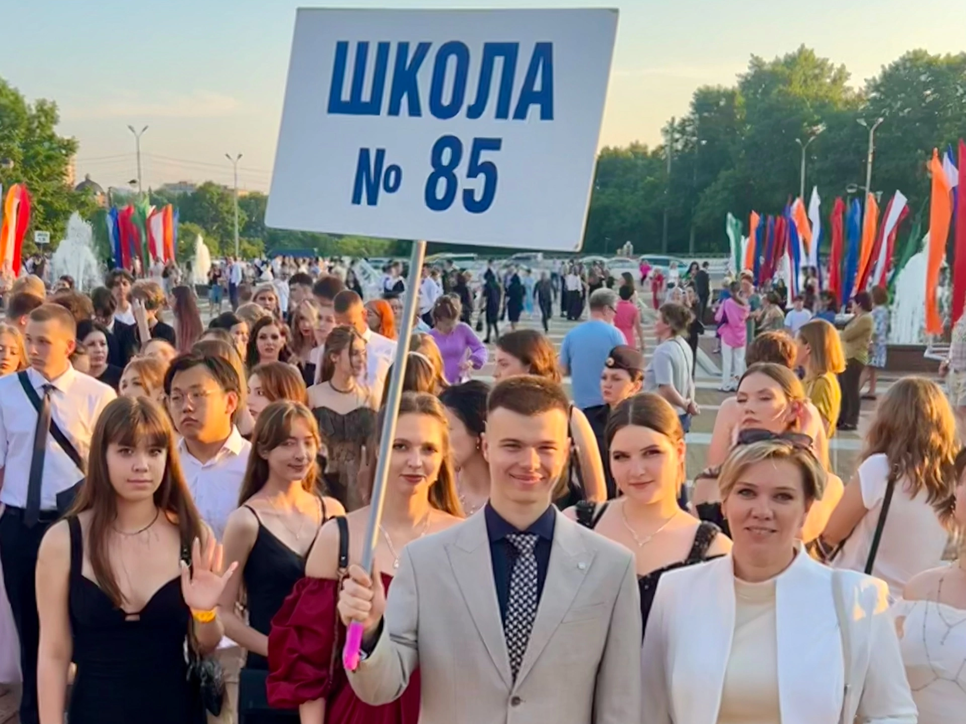Даже директора пустились в пляс