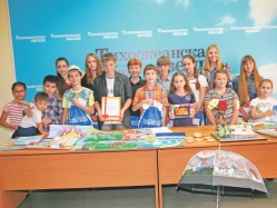 С сувенирным зонтиком в Пекин