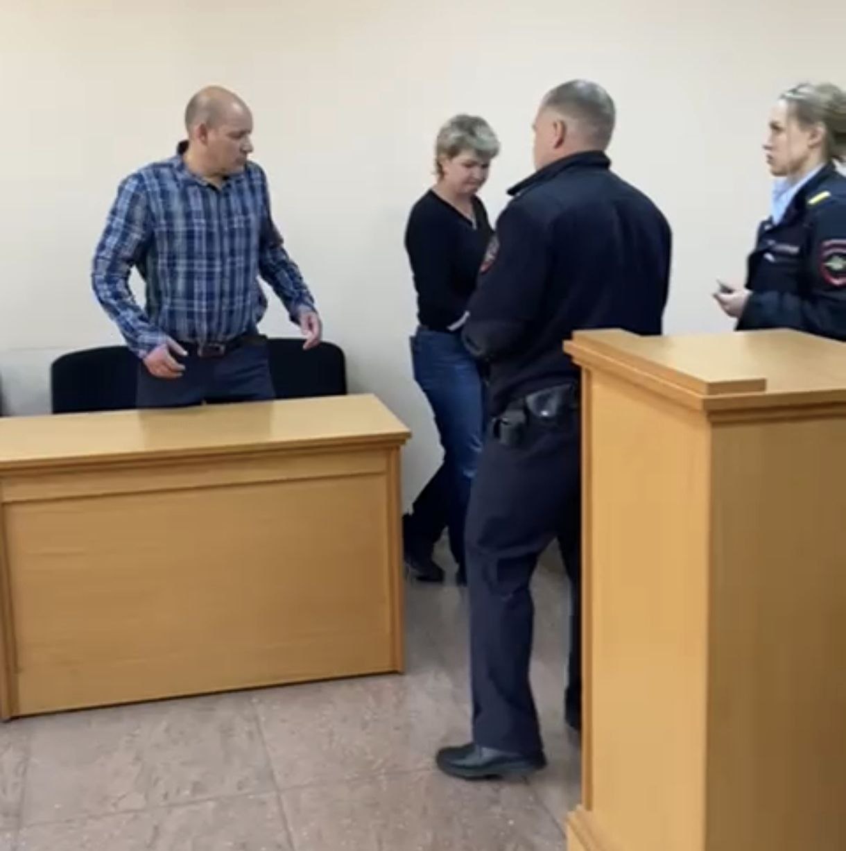 Семью из Хабаровского края лишили машины и отправили в колонию из-за рыбы