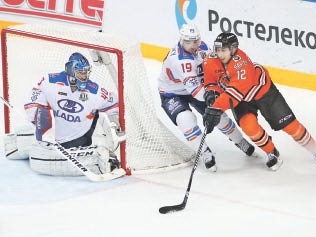 «Амур» чередует поражения с победами