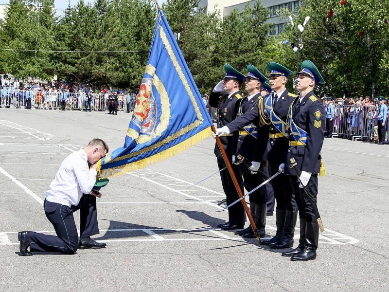 Под марш  «Прощание славянки»