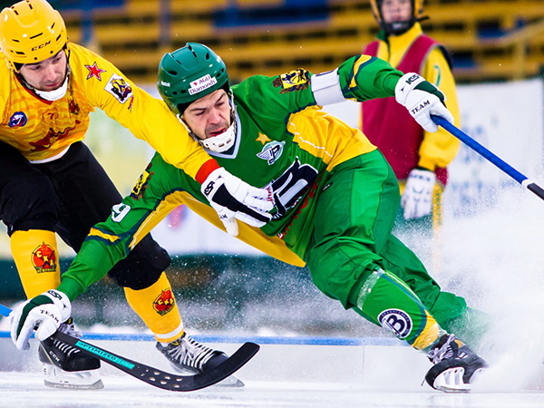 Боролись с соперником и со… льдом