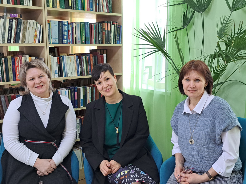 Есть  в  Эльбане  супермодель - современная  Библиотечная