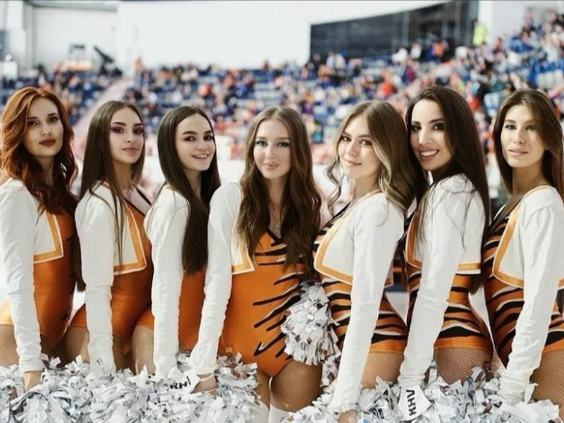Ради победы любимой команды «тигрицы» готовы танцевать