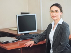 С компьютером говорим свободно на трёх языках