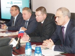 Если  топливо дешевеет, значит, это кому-то нужно