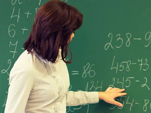 Какая будет зарплата у врачей и учителей?