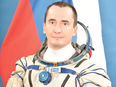 Рыжий котик в космосе как напоминание о доме