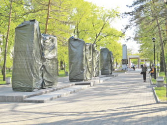 Мемориал откроют, но позже