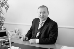 А кто не строит, тот в мэрии не работает