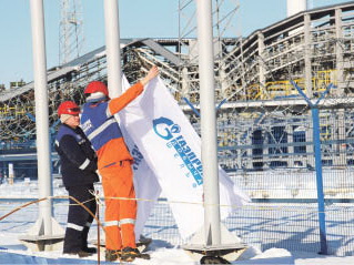 В море добывают газ, он - для нас