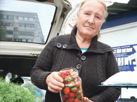 Клубничка для птички  