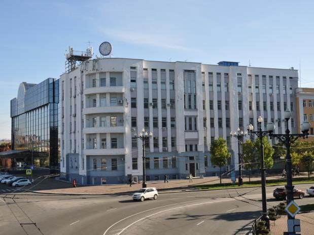 У школьников - каникулы, в вузах - дистанция