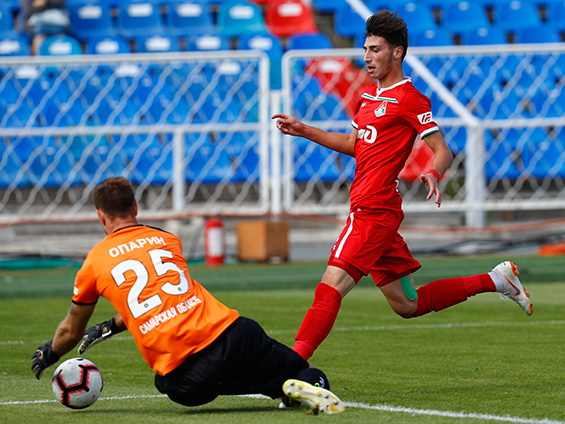 Новичков уже восемь