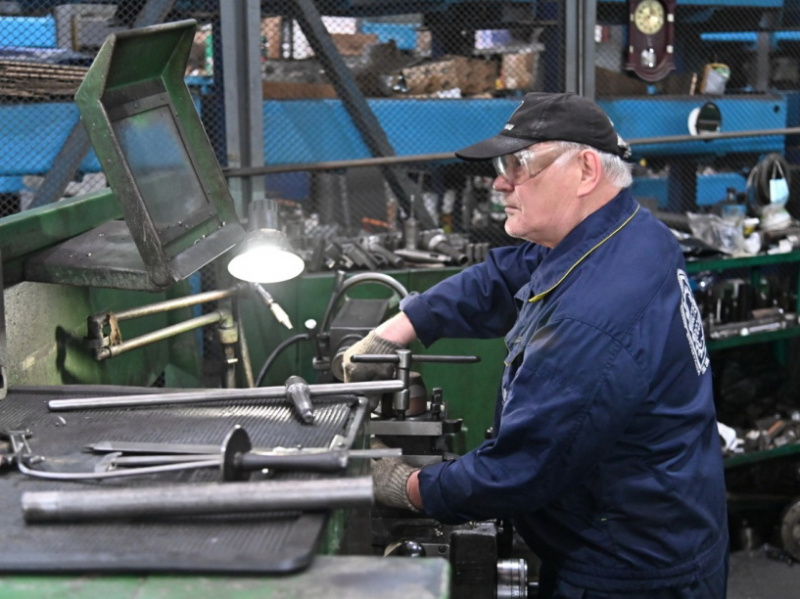 На заводе зарплата выросла