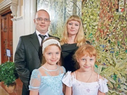 За счастьем тоже очередь занимают 