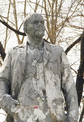 И забвения есть памятник
