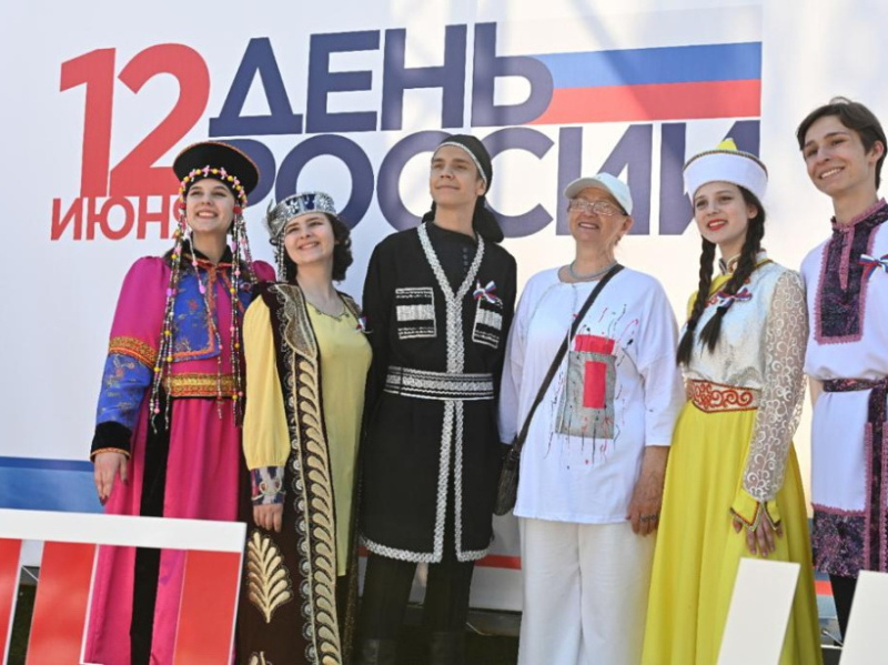 Хоровод, ярмарки и флешмоб