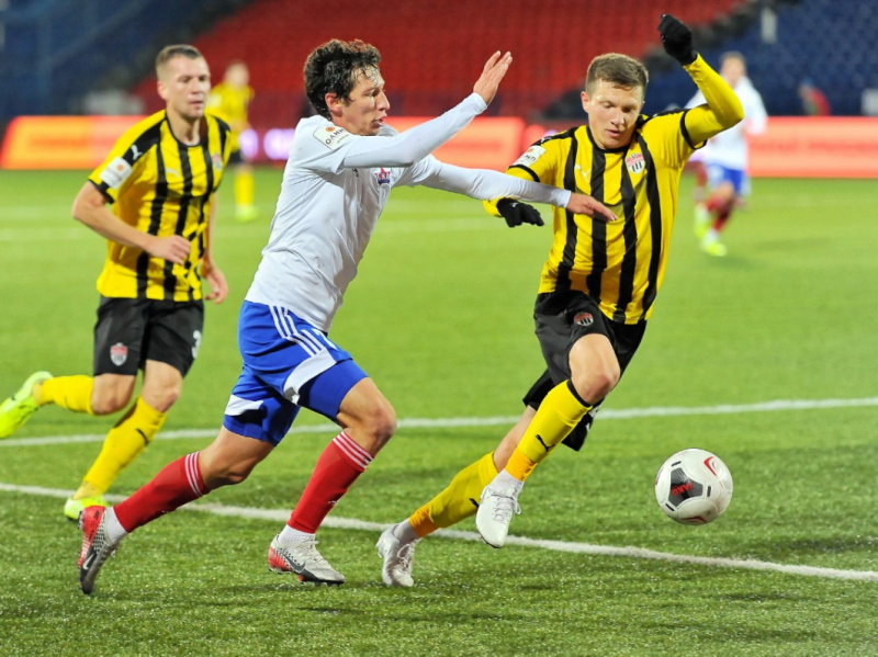 Армейцы продолжают укреплять оборону