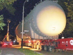 По улицам «слона» возили