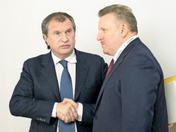 Владимир Михалёв потребовал от Игоря Сечина снижения цены на бензин