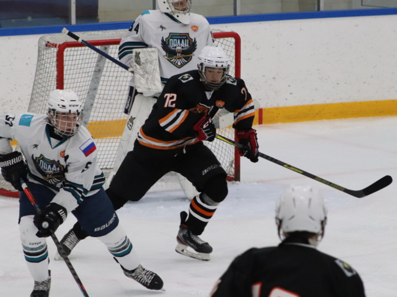 Юниоры начинают и выигрывают