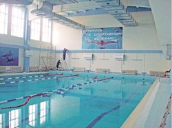 В бассейн воды уже налили