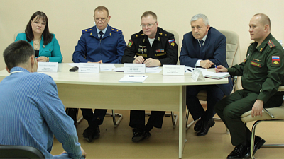 Проверками закончился визит военного прокурора в госпиталь Хабаровска