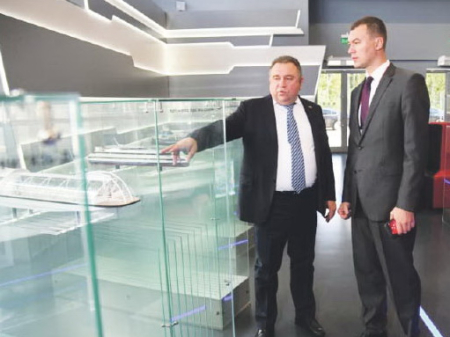 Что  Михаил  Дегтярёв привез  из  Москвы