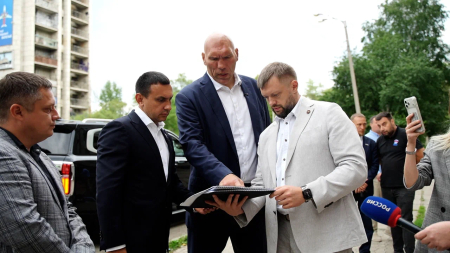 Николай Валуев поддержал проект «Муралы Победы» в Комсомольске