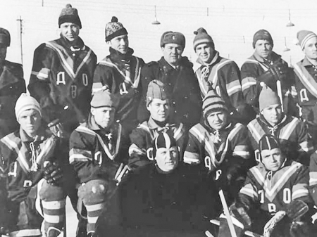 Хабаровский хоккей начался с «Залпа»